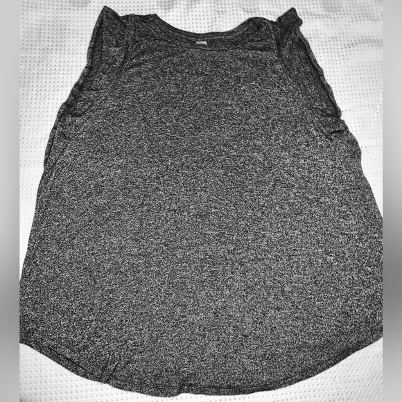 Old Navy Casual Crewneck Tunic with Ruffle Capped Sleeves. Color: B/W  Size:XL - Picture 3 of 8